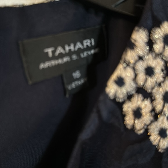 Tahari ASL women's sleeveless tea length embroidered dress NWT size 16 zip back - Picture 3 of 3